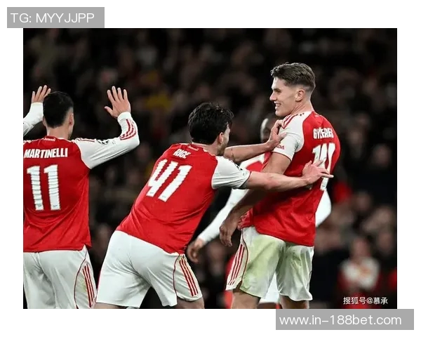 阿森纳前场定位球险情加布里埃尔头球击中横梁赖斯补射被挡