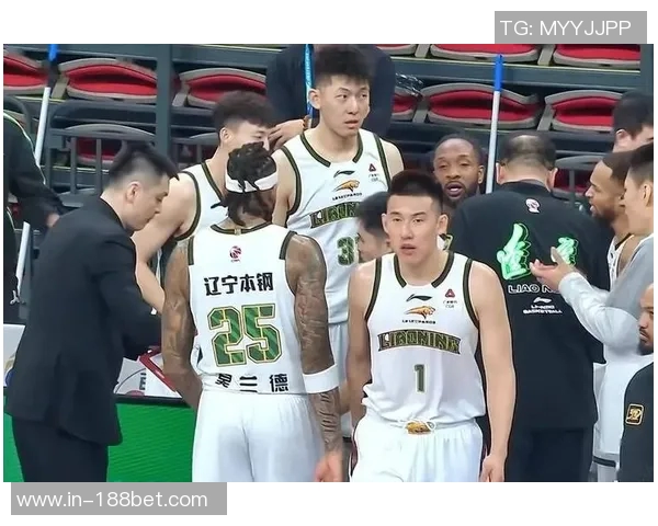 国足模仿男篮模式引发担忧男篮从巅峰跌入低谷的启示